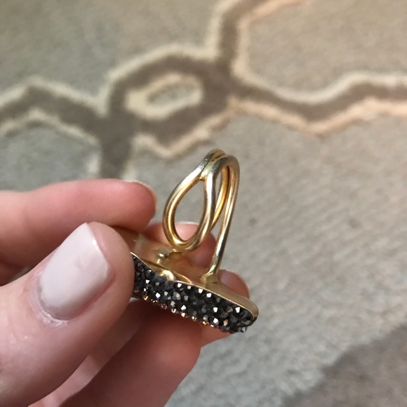 Beautiful ring - Picture 2 of 3